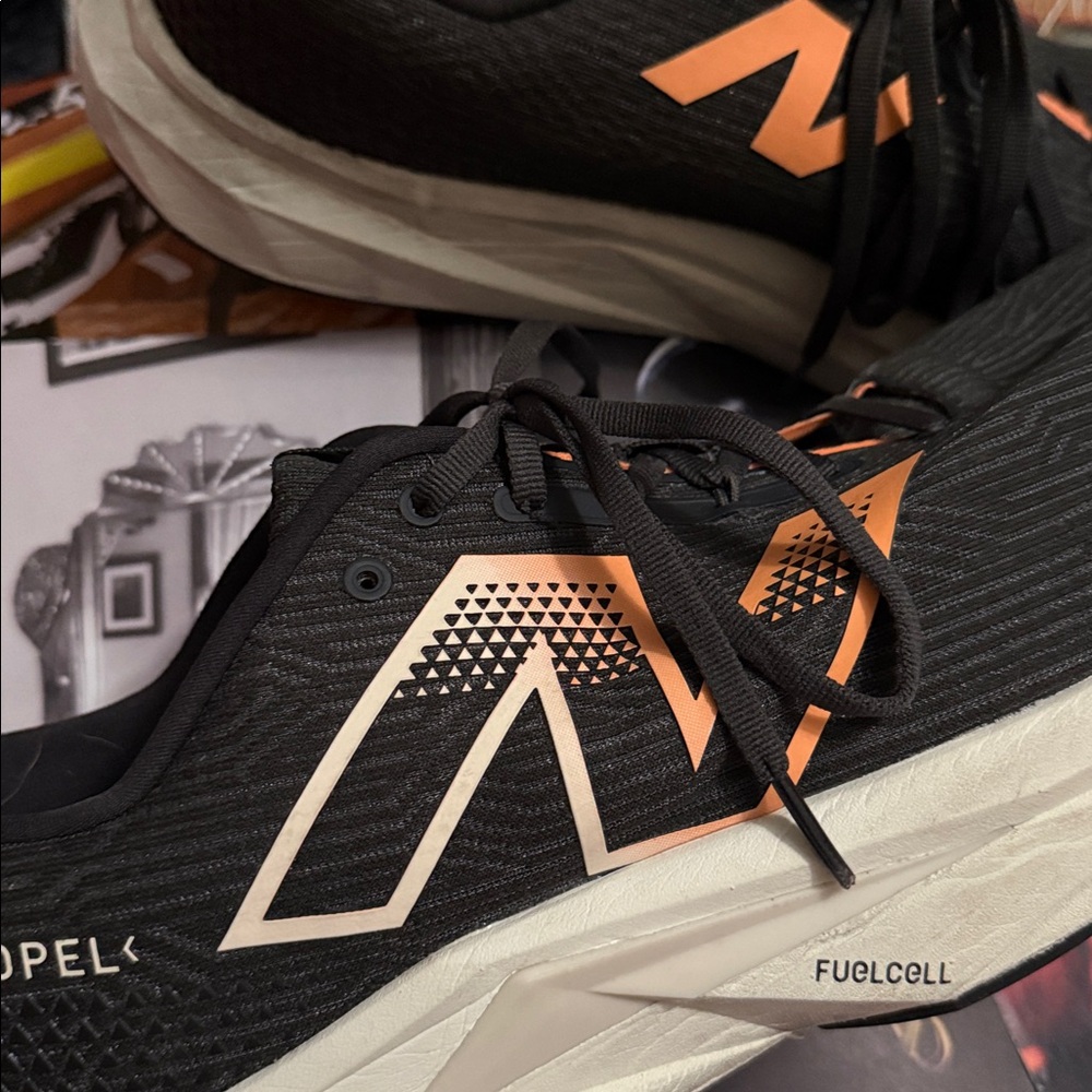 🏃 or 🏃🏾‍♀️ • ⛽️ New Balance x Fuel Cell ⛽️ • 🦵🏻 🦶 🦵🏻